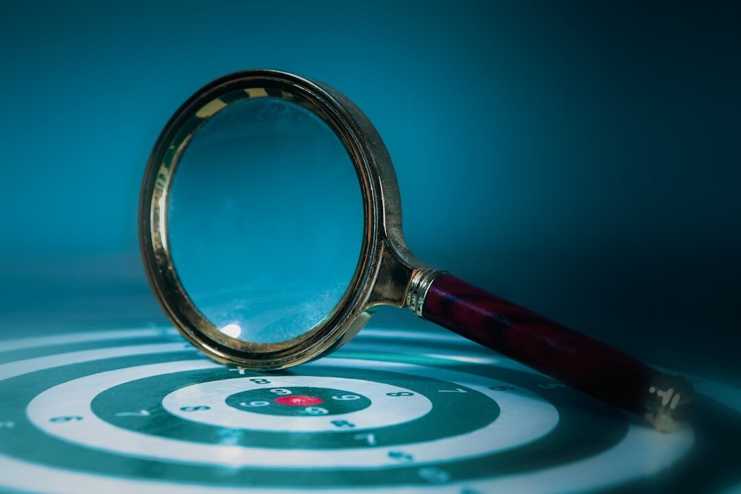detective magnifying glass